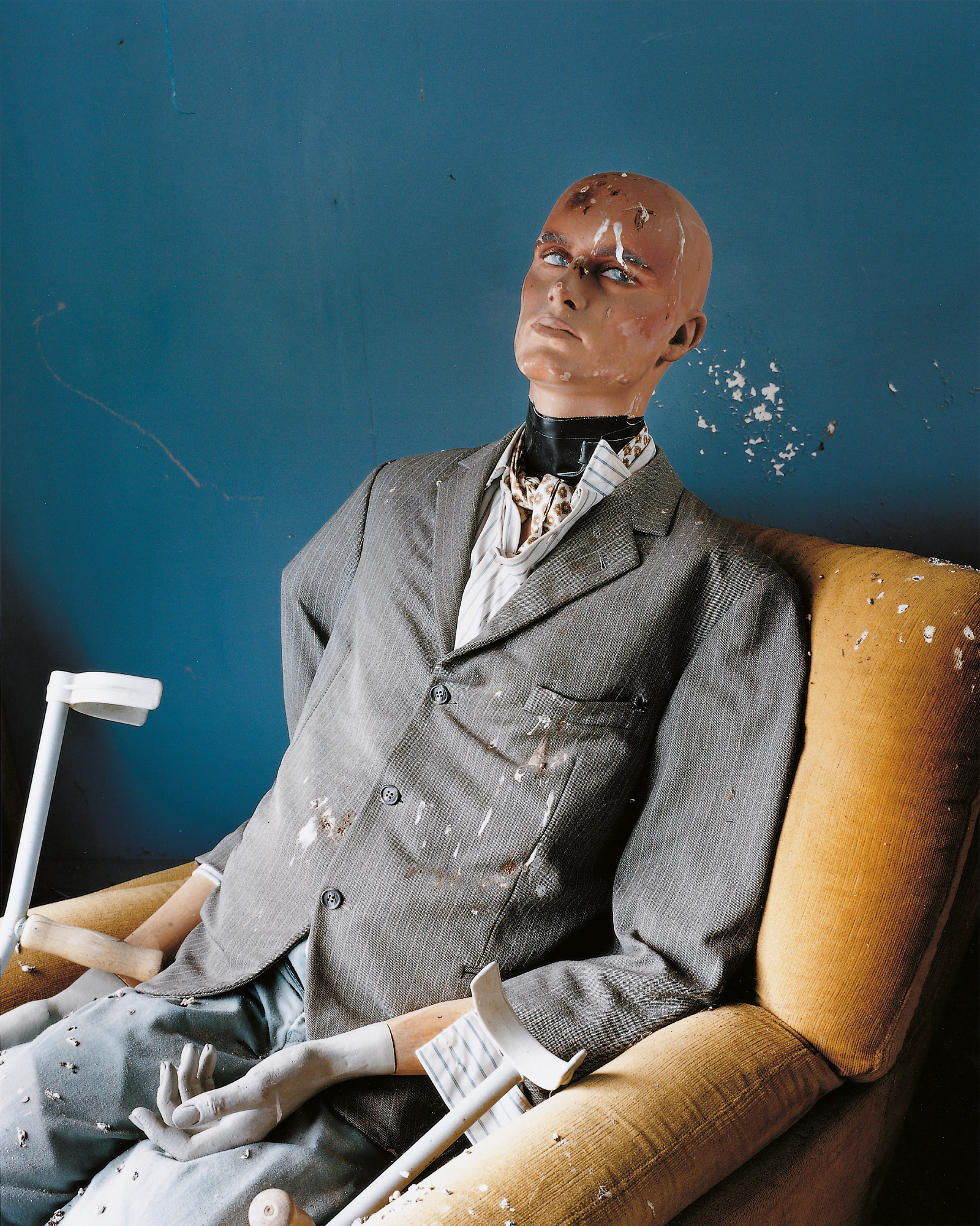 Nahkampfbahn, Mann mit Krücken