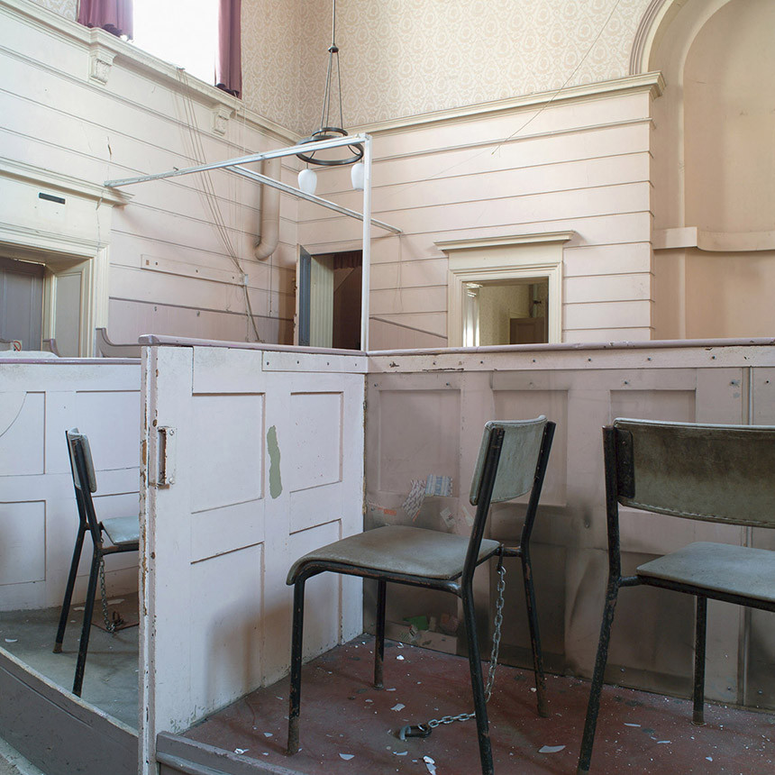 Gerichtsgebäude, Crumlin Road, Gerichtssaal 1, Anklagebank